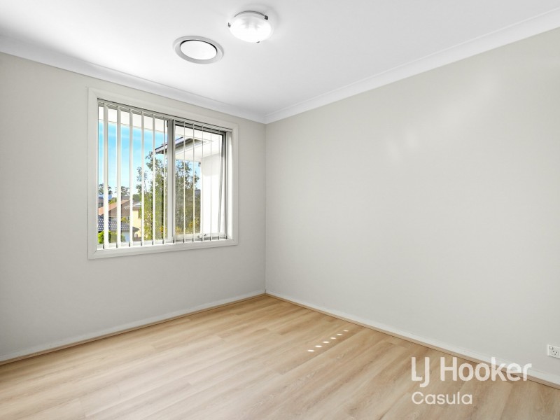 35 Sovereign Circuit, Glenfield NSW 2167