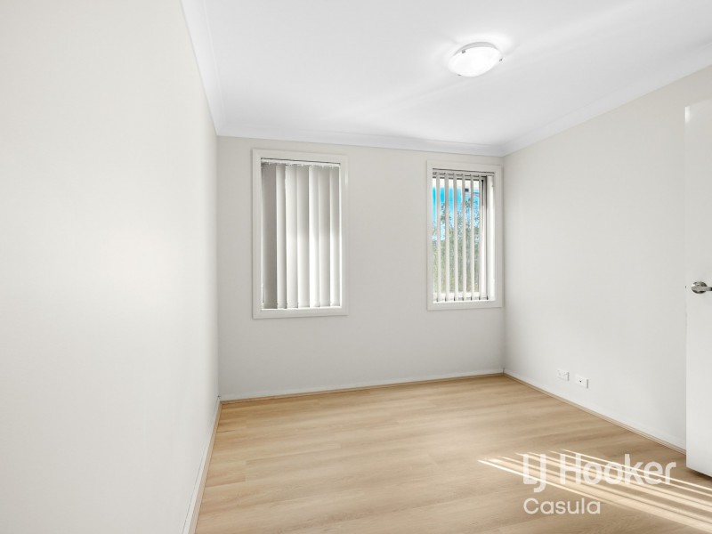 35 Sovereign Circuit, Glenfield NSW 2167