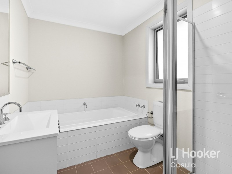 35 Sovereign Circuit, Glenfield NSW 2167