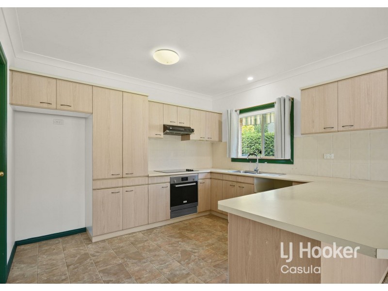 16 Fernleaf Court, Wattle Grove NSW 2173