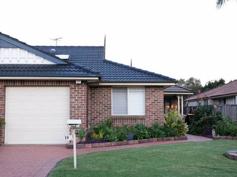19 Magnolia Close, Casula NSW 2170