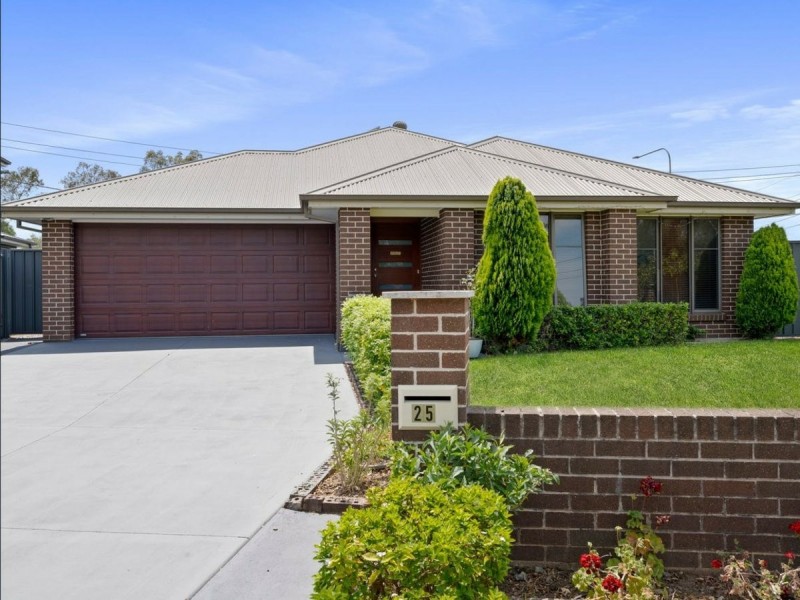 25 Sunday Circuit, Edmondson Park NSW 2174