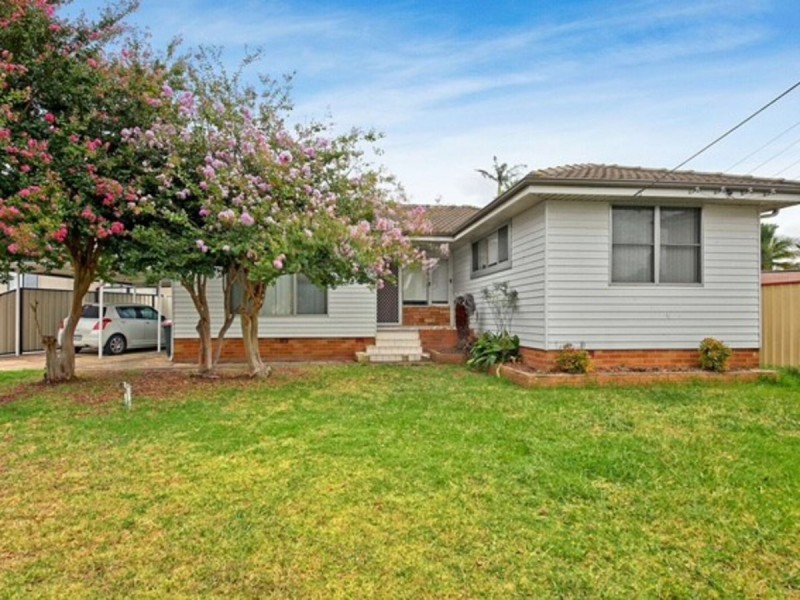 3 Frazer Avenue, Lurnea NSW 2170