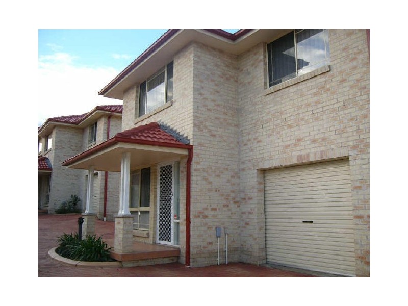 2/92 Kendall Drive, Casula NSW 2170