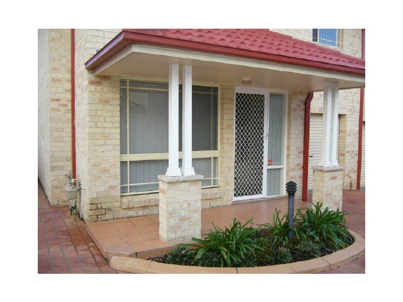 2/92 Kendall Drive, Casula NSW 2170