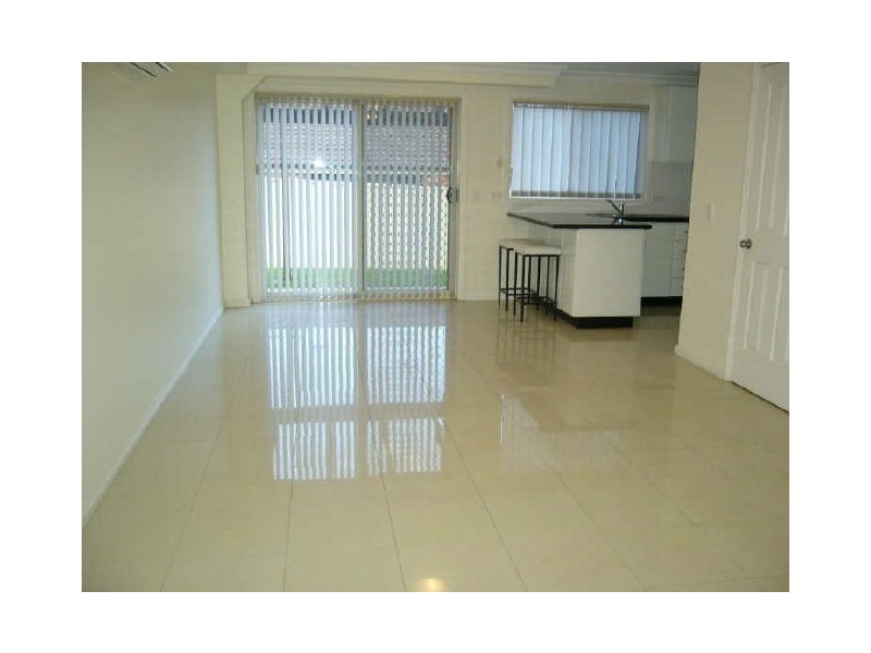 2/92 Kendall Drive, Casula NSW 2170