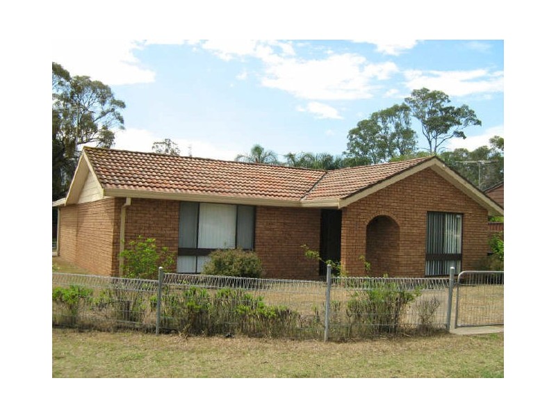 2 Oak St, Prestons NSW 2170