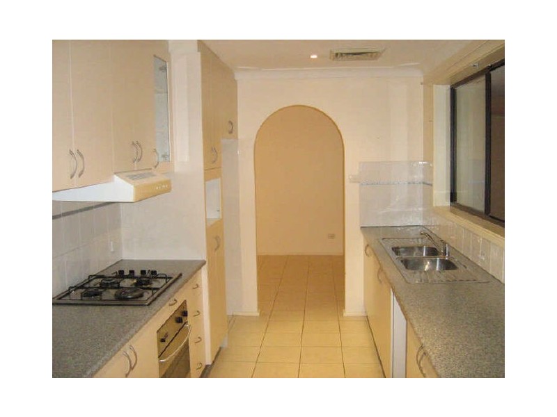 2 Oak St, Prestons NSW 2170