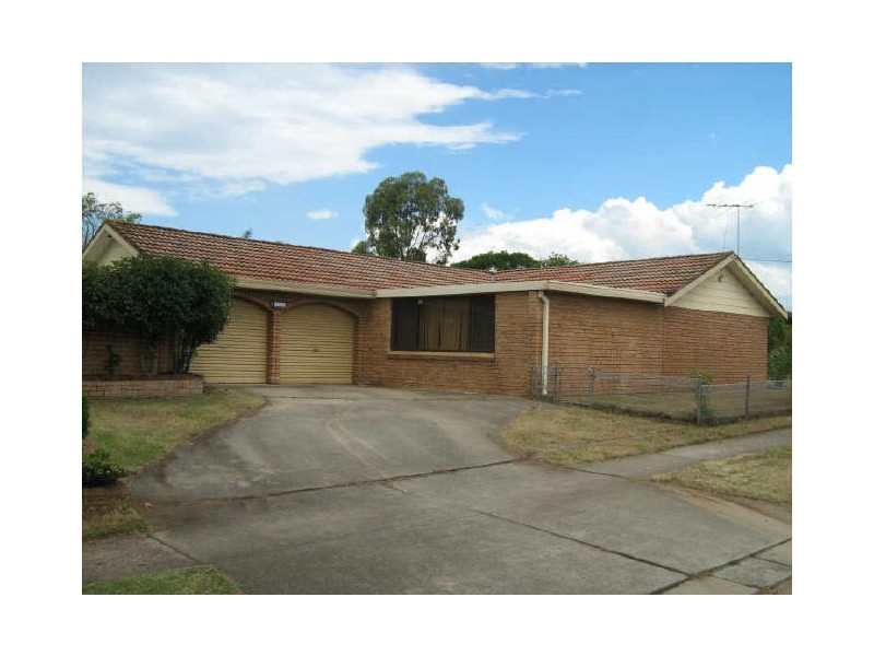 2 Oak St, Prestons NSW 2170