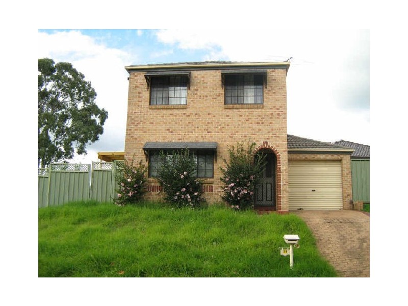 11 Whiteley Cl, Casula NSW 2170