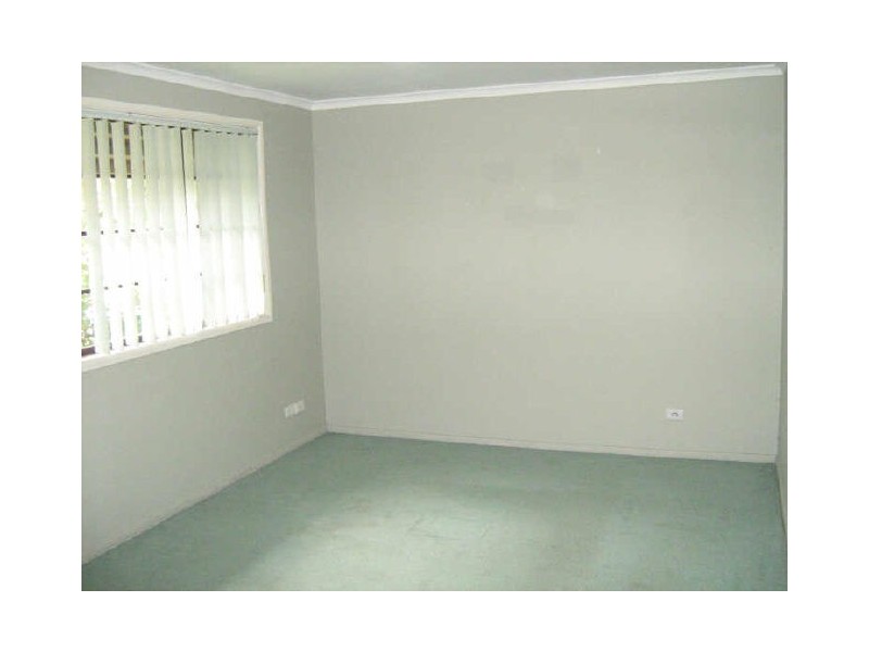 11 Whiteley Cl, Casula NSW 2170