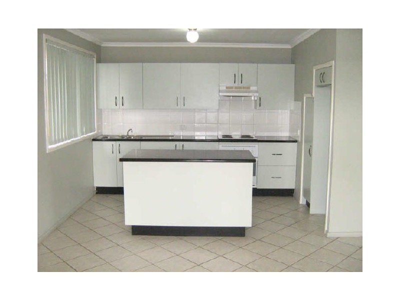 11 Whiteley Cl, Casula NSW 2170
