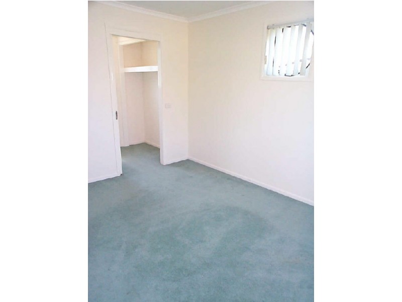 11 Whiteley Cl, Casula NSW 2170