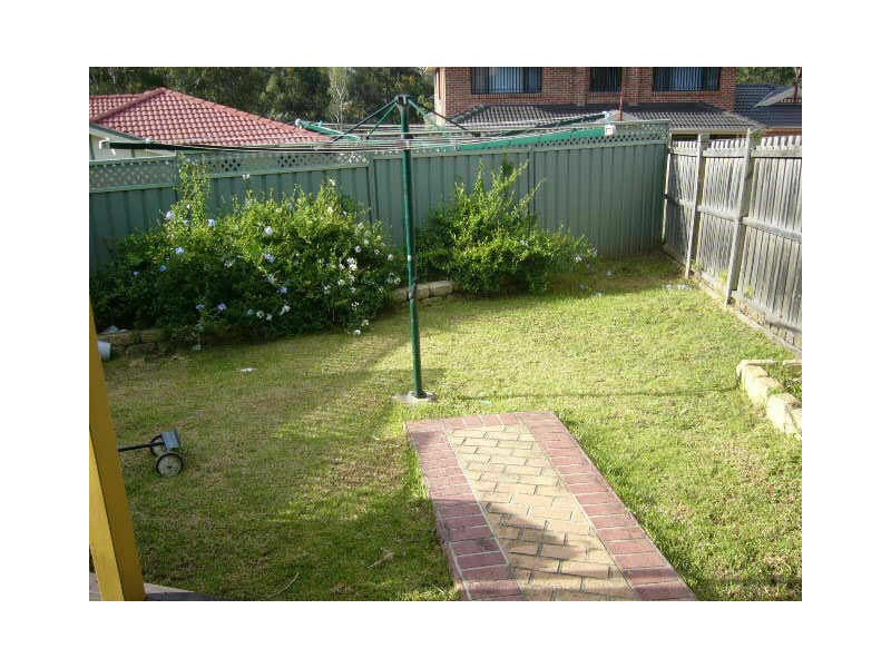 11 Whiteley Cl, Casula NSW 2170
