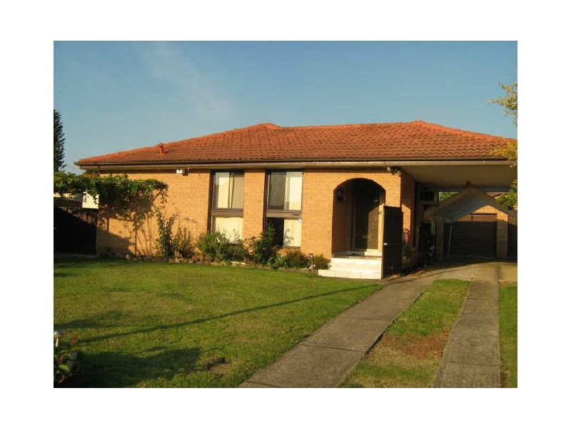 8 Cromer Pl, St Johns Park NSW 2176