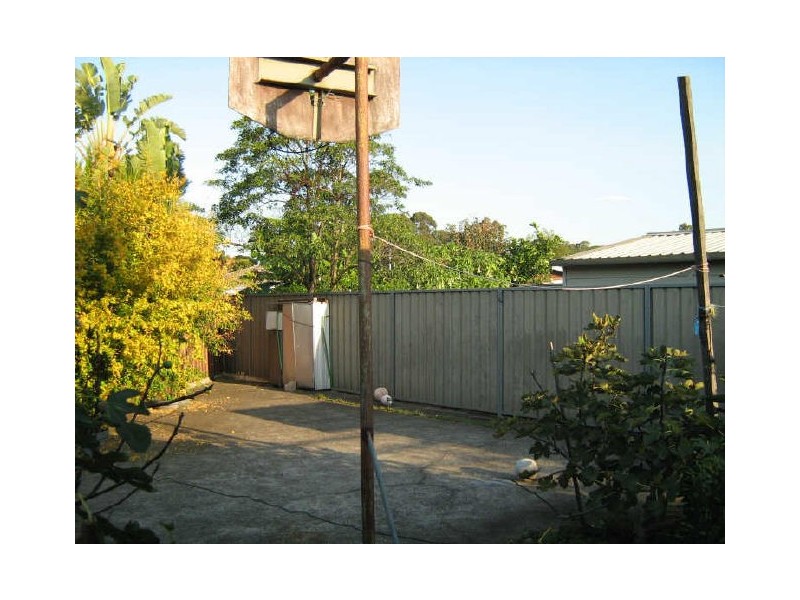8 Cromer Pl, St Johns Park NSW 2176