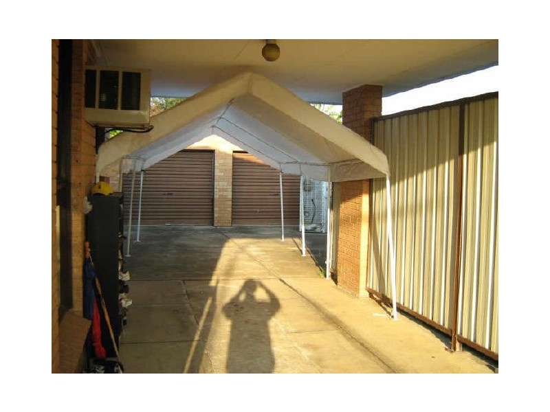 8 Cromer Pl, St Johns Park NSW 2176