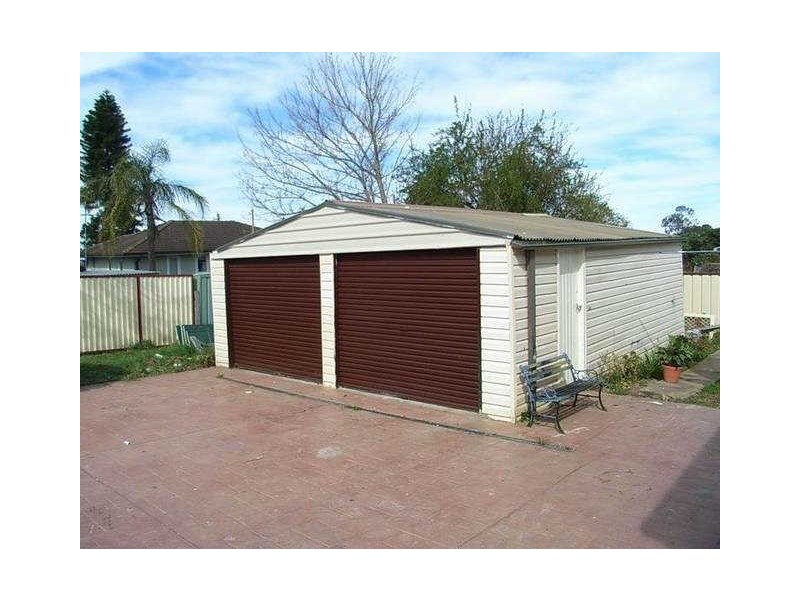 16 Ayrshire St, Busby NSW 2168