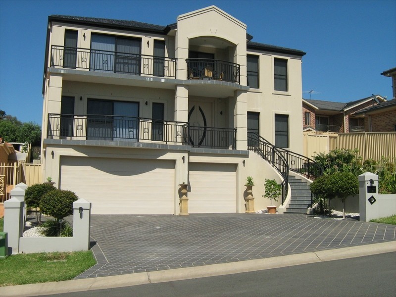 9 Streeton Pl, Casula NSW 2170