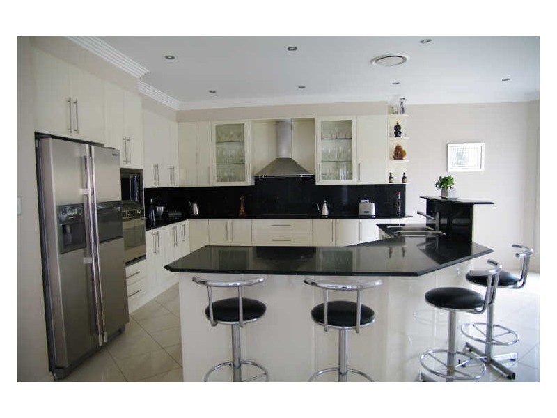 9 Streeton Pl, Casula NSW 2170