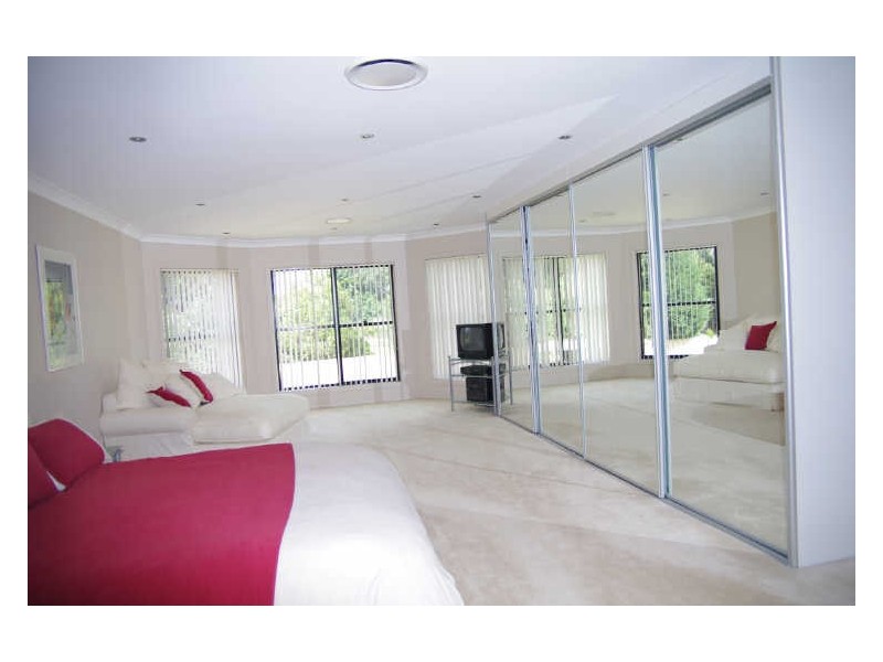 9 Streeton Pl, Casula NSW 2170