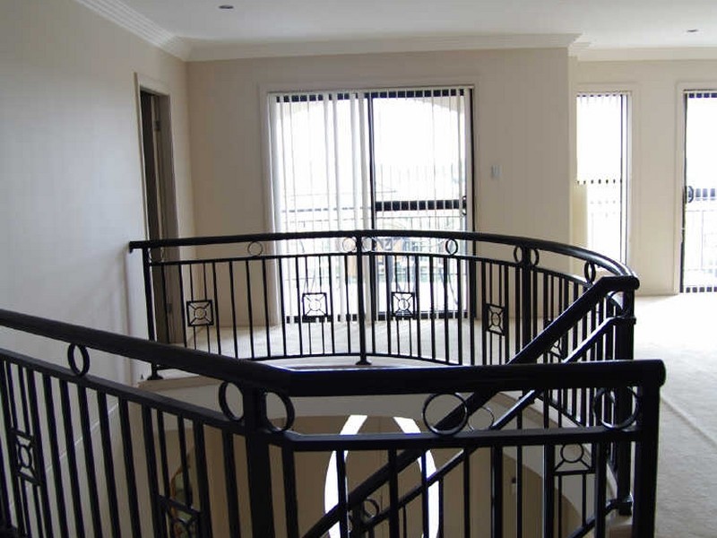 9 Streeton Pl, Casula NSW 2170