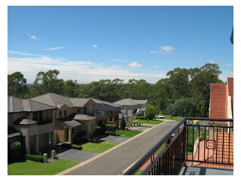 9 Streeton Pl, Casula NSW 2170