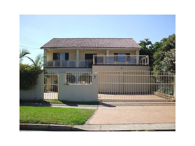 7 Demeyrick Avenue, Casula NSW 2170