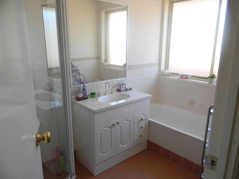 17a Gilmore Rd, Casula NSW 2170