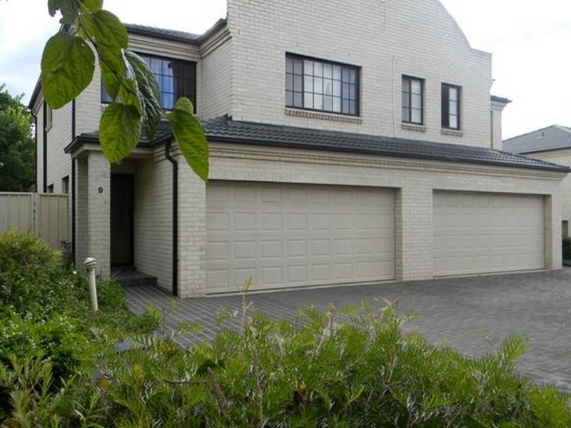 Unit 9 4 Wattle Rd, Casula NSW 2170