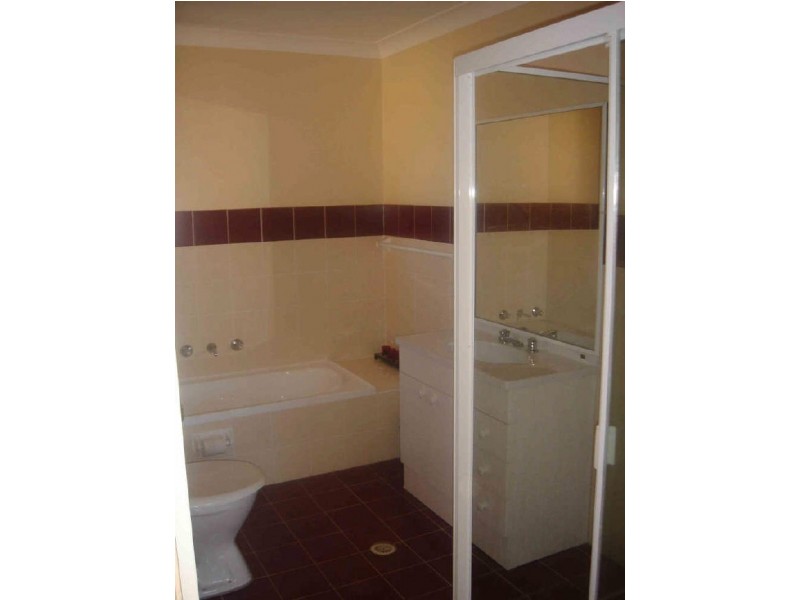 18C Kitson Way, Casula NSW 2170