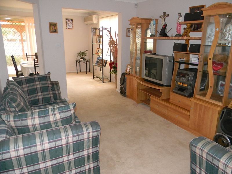 13 Siena Pl, Prestons NSW 2170