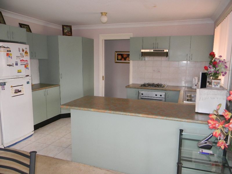 13 Siena Pl, Prestons NSW 2170