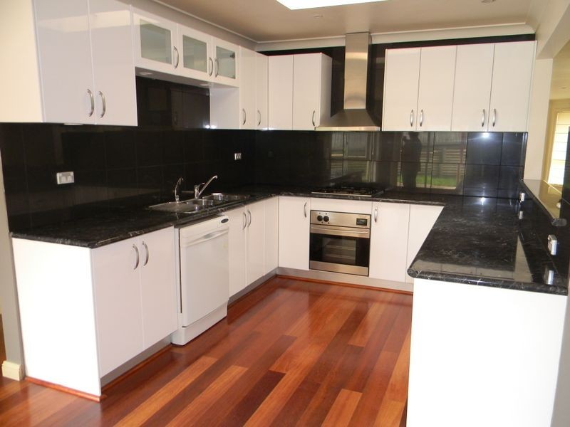 15b Harpur Pl, Casula NSW 2170