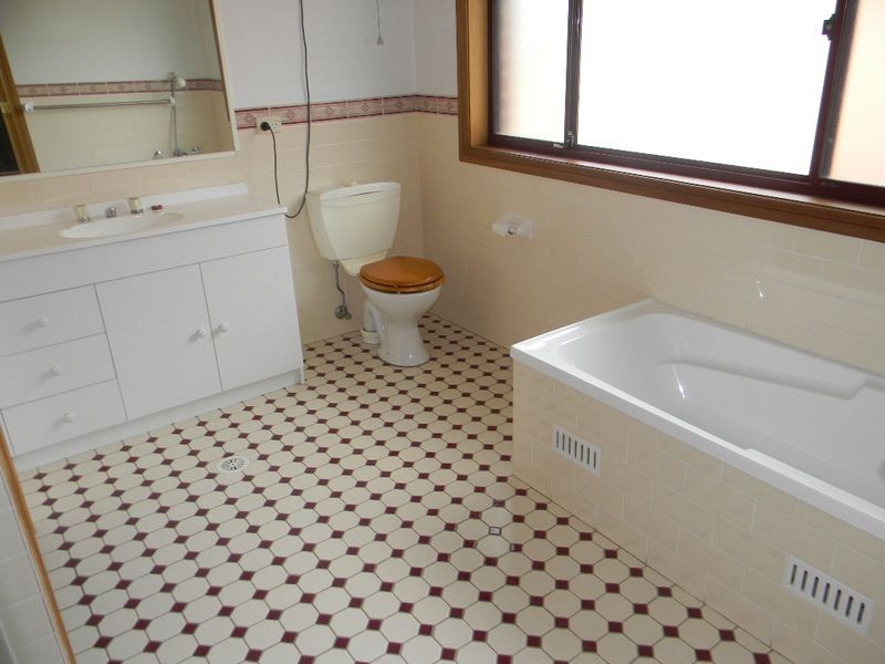 9 B Kurrajong Rd, Casula NSW 2170