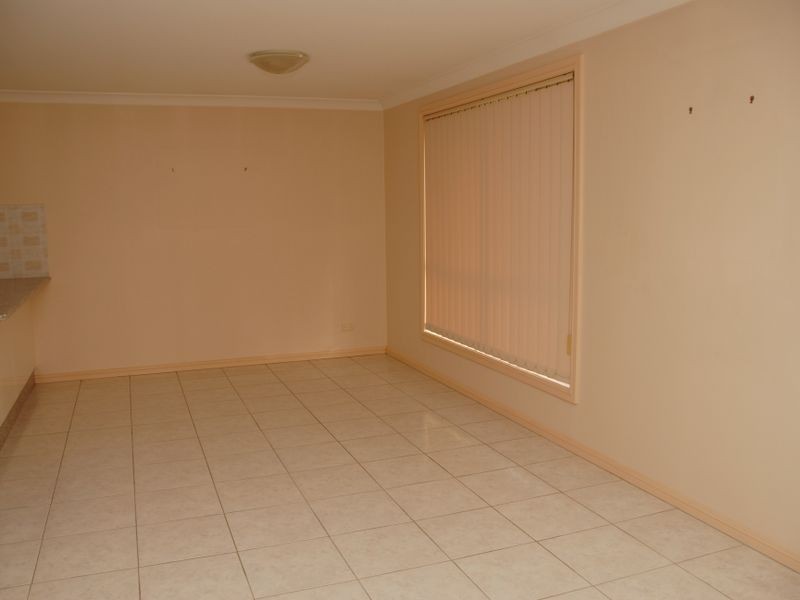 4 Wesley Pl, Horningsea Park NSW 2171