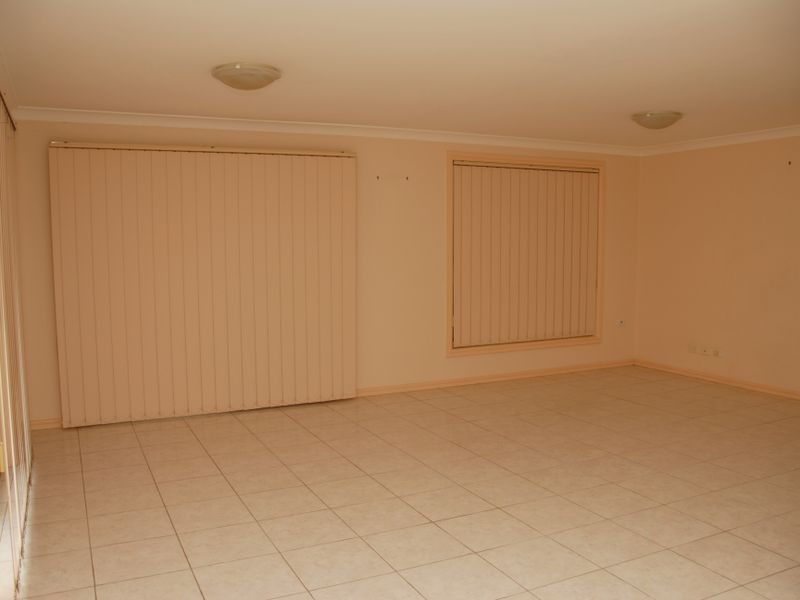 4 Wesley Pl, Horningsea Park NSW 2171