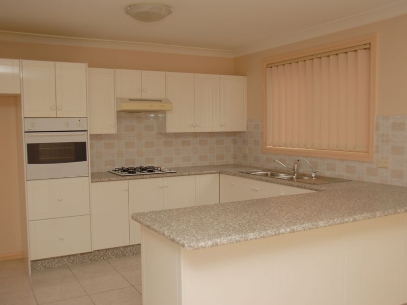 4 Wesley Pl, Horningsea Park NSW 2171