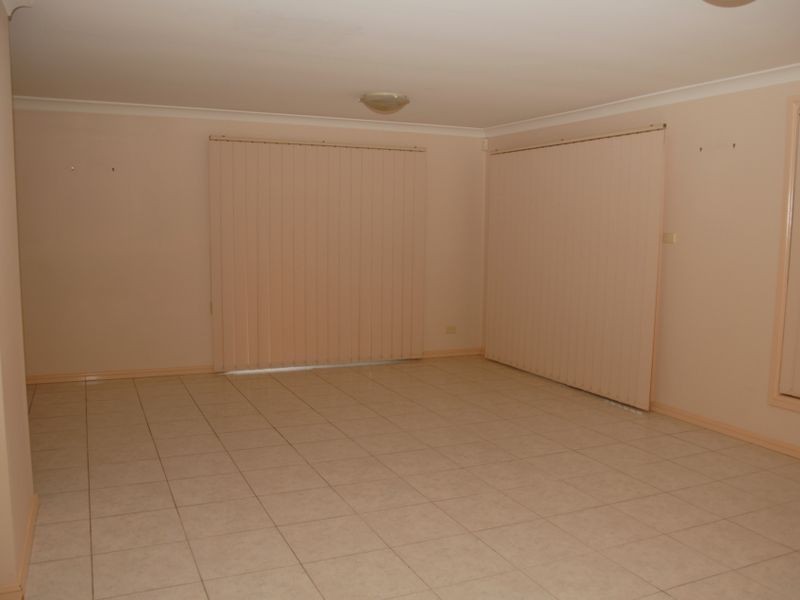 4 Wesley Pl, Horningsea Park NSW 2171