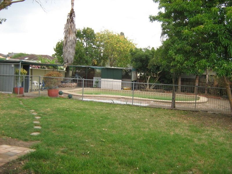 5 Dunrossil Ave, Casula NSW 2170