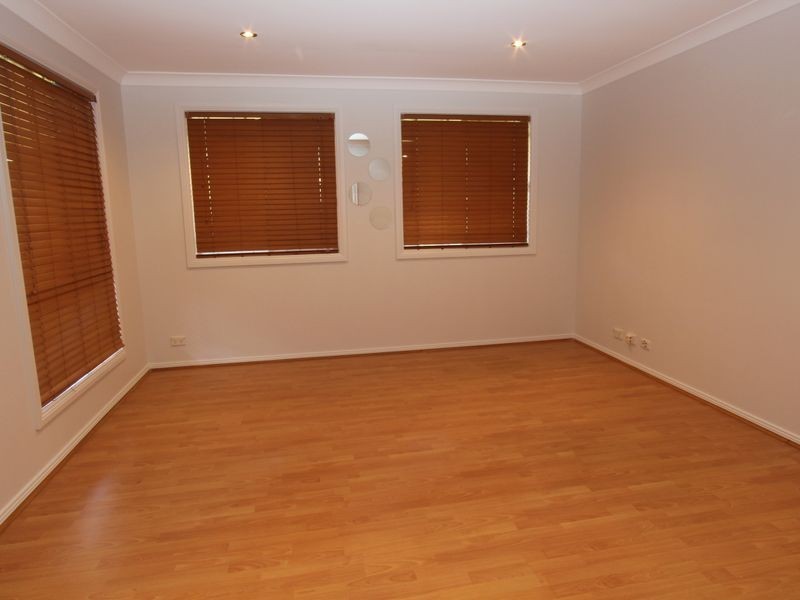 35 William Mannix Ave, Currans Hill NSW 2567