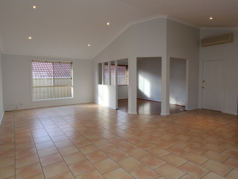 35 William Mannix Ave, Currans Hill NSW 2567