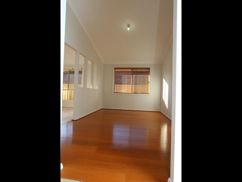35 William Mannix Ave, Currans Hill NSW 2567