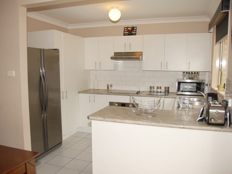 3/182 Leacocks Ln, Casula NSW 2170