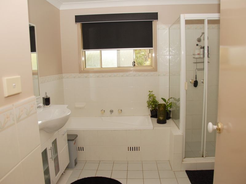 3/182 Leacocks Ln, Casula NSW 2170