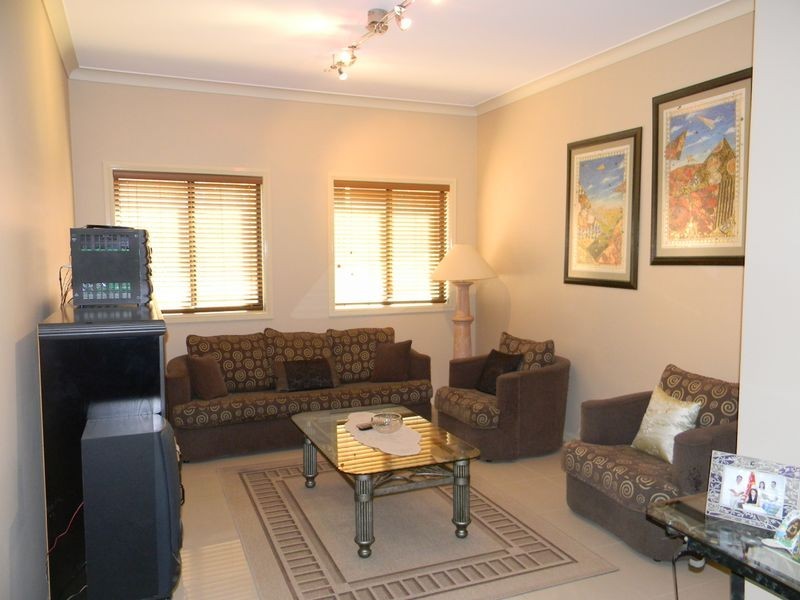 1/8 Boldrewood Ave, Casula NSW 2170