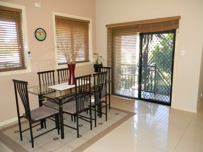 1/8 Boldrewood Ave, Casula NSW 2170