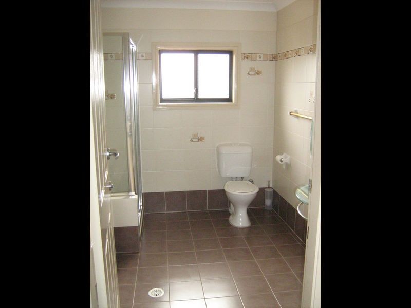 1/8 Boldrewood Ave, Casula NSW 2170