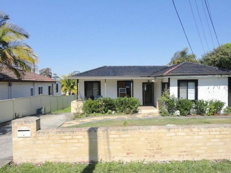 32 Rossiter St, Smithfield NSW 2164