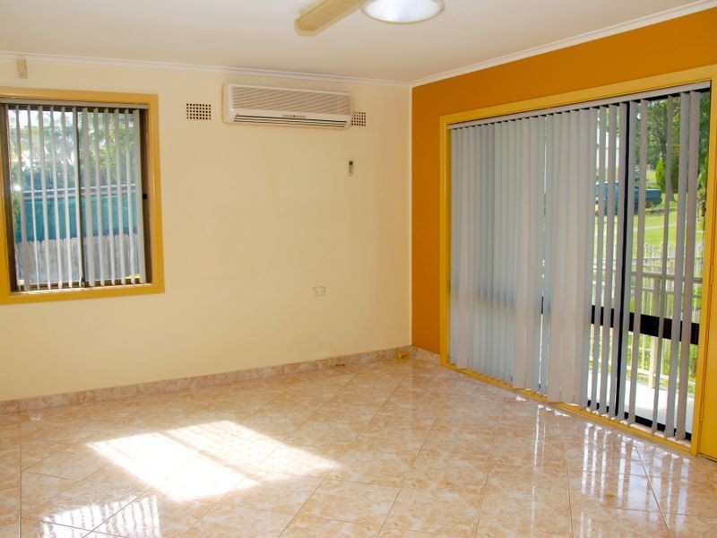 35 Morison Dr, Lurnea NSW 2170